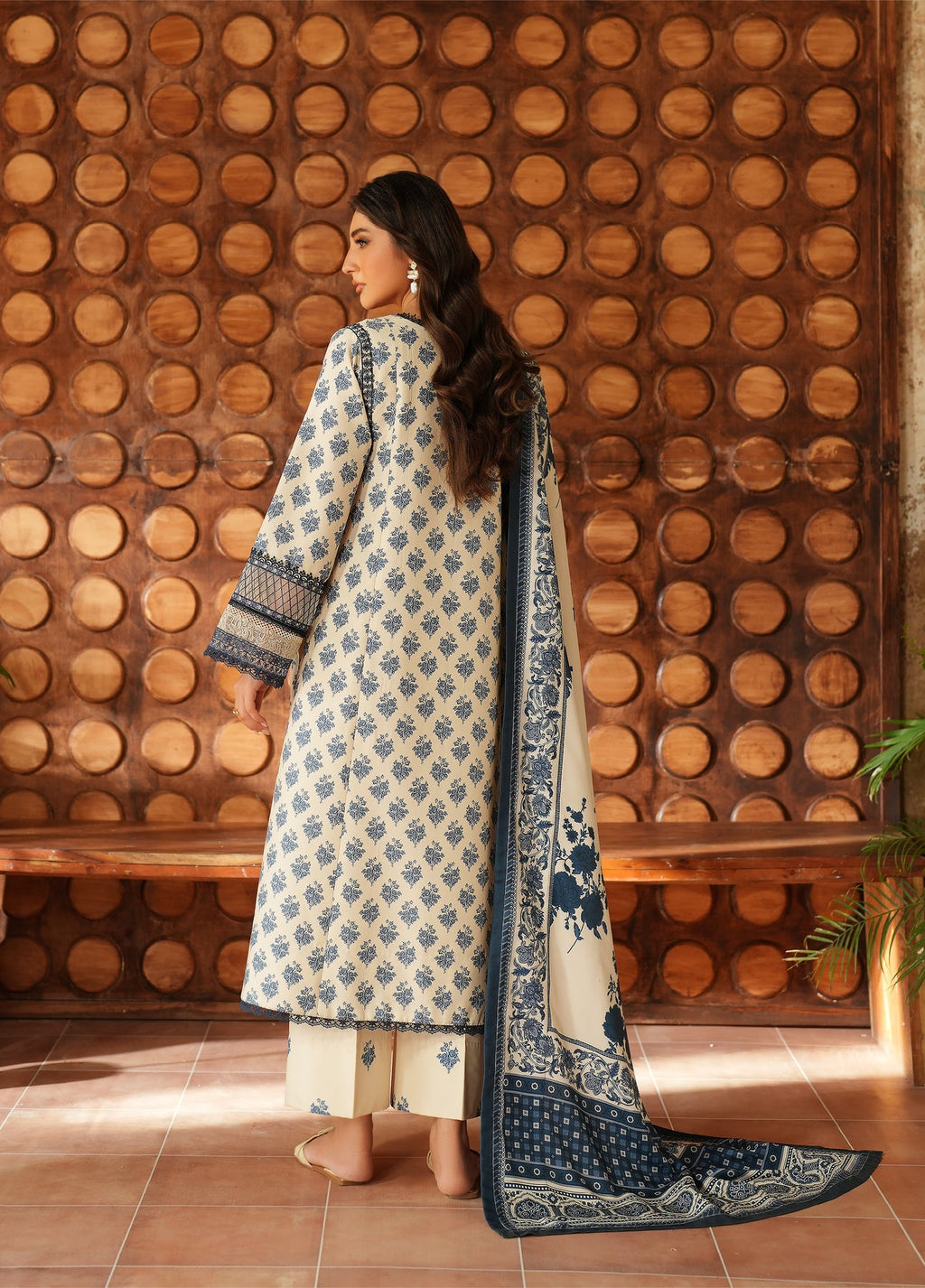 3 PC - LAWN EMBROIDRED SUIT - HE02