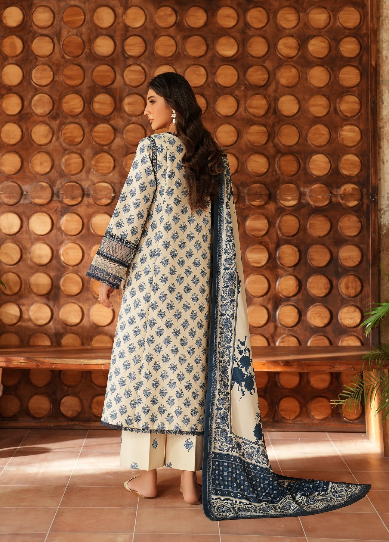 3 PC - LAWN EMBROIDRED SUIT - HE02